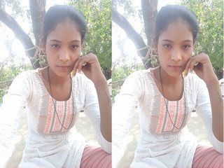 Desi Village girl Shows Her Boobs and Pussy part 1