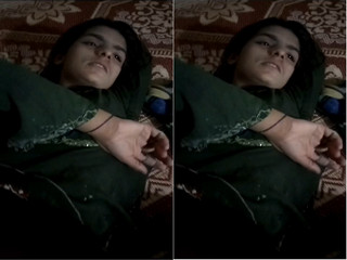 Paki Girl Shows pussy