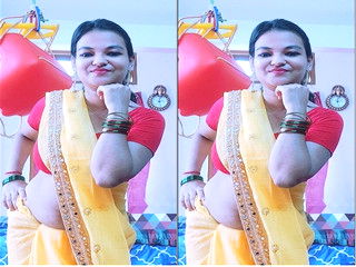 Desi Bhabhi Shows Her Nude Body and Fucking Part 2