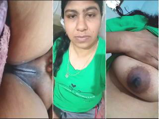 Horny Desi Bhabhi Shows Her Nude Body