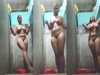 Sexy Desi Girl Bathing