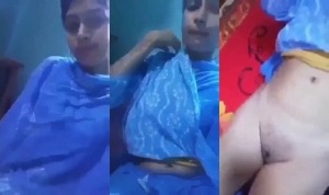 Sexy Desi Girl Shows Her Pussy