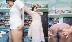 Horny Desi Bhabhi Shows her Nude Body Part 1