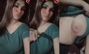 Sexy Desi Girl Shows Boobs