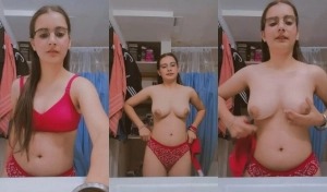 Sexy Desi Girl Shows Boobs