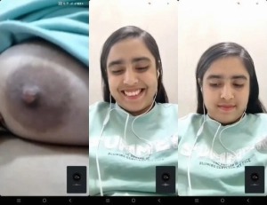 Horny Desi Girl Shows Boobs