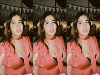 Beautiful Sexy Indian Gf Showing Boobs